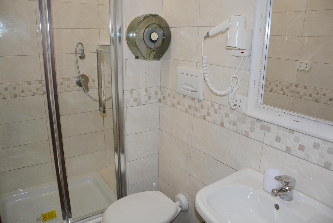 מלון Roma Carina מראה חיצוני תמונה