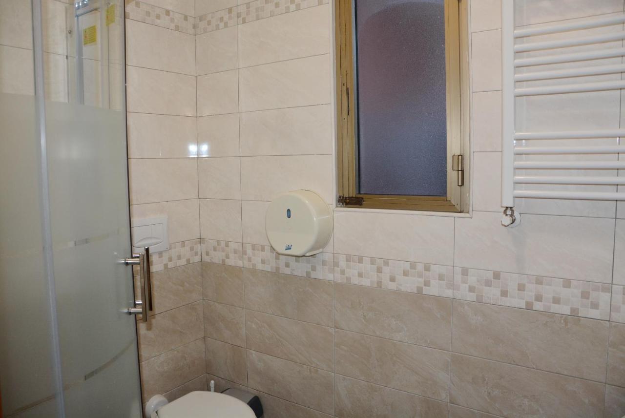 מלון Roma Carina מראה חיצוני תמונה